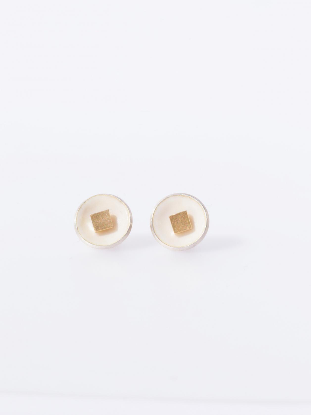 Orecchino con disco bianco
